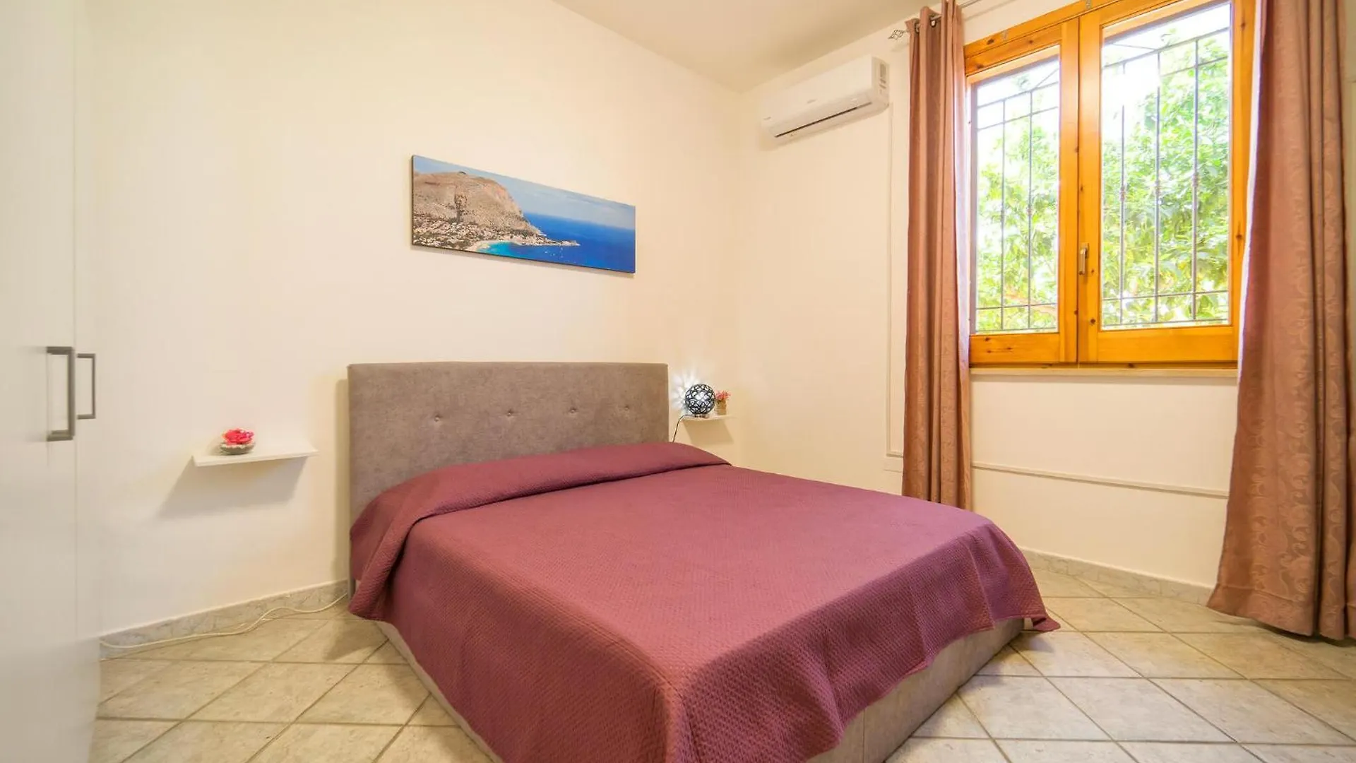Awesome Home In Altavilla Milicia With Kitchen 펜션